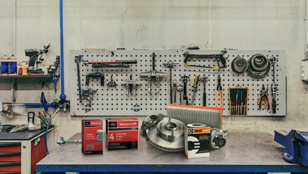 Workstation with Motorcraft and Omnicraft auto parts