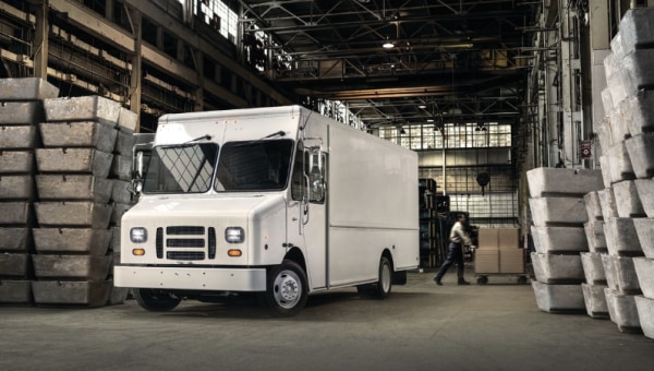 Châssis Ford Pro déjà sur place en vue d’être modifié par un installateur intermédiaire certifié