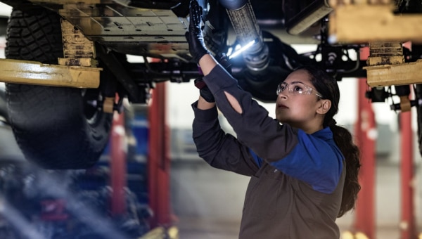 Un châssis Ford est modifié dans les locaux d’un installateur intermédiaire conformément aux exigences du parc