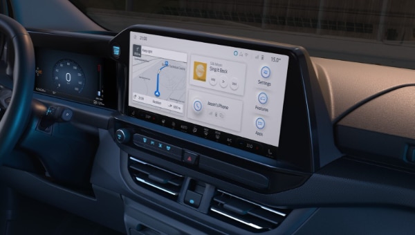 Interior de Ford Transit Custom 2026 con pantalla táctil de 13 pulgadas y cuadro de instrumentos digital.