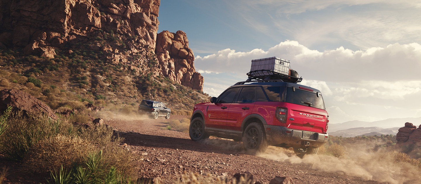 Bronco Sport roja en ruta.