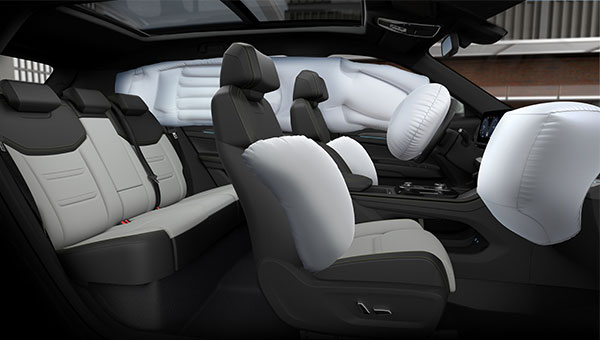 Interior Territory Hibrida 2027 con 6 bolsas de aire y asistencias de seguridad.