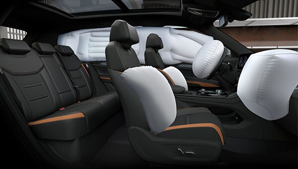 Interior Territory 2027 con asistencias de seguridad y 6 bolsas de aire.