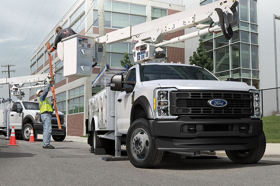 Ford F-550 Chassis Cab Carrying Payload