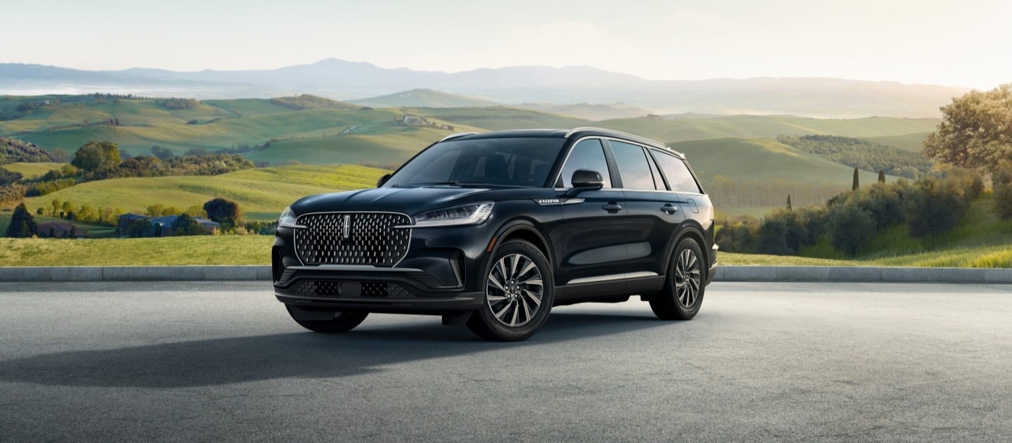 2025 Lincoln Aviator with nature in the background